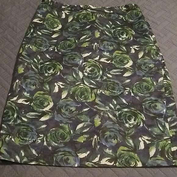 💫Host Pick💫 Ann Taylor LOFT Pencil Skirt - Picture 4 of 8
